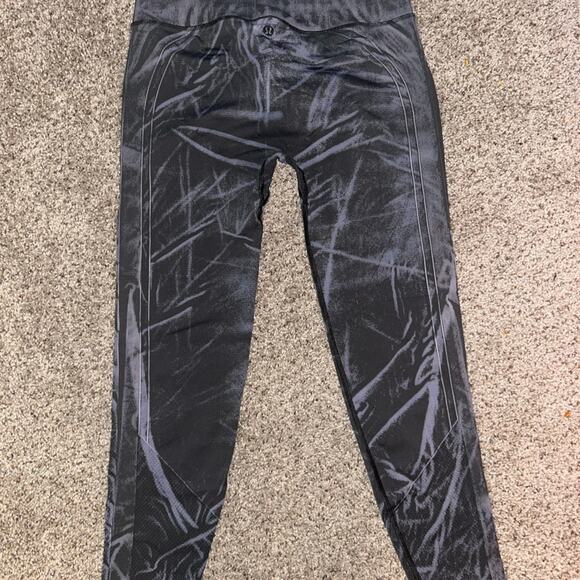 Lululemon Ebb to street high-rise tight Size 8 - Picture 5 of 6